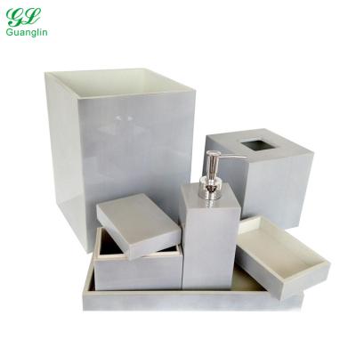 China Viable Wholesale Wood Finish Decorative Bathroom Soap Dispenser Set for sale