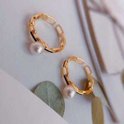 China FASHIONABLE Manufacturers Selling Open Design 14K Gold Filled Temperament Square Chain Ring Half Hole Round Freshwater Pearl Ring for sale