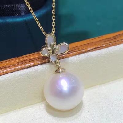 China TRENDY 18K Gold Inlaid Natural White Mother Of Pearl Butterfly Pattern With 10-11mm High Quality Freshwater Pearl Necklace for sale