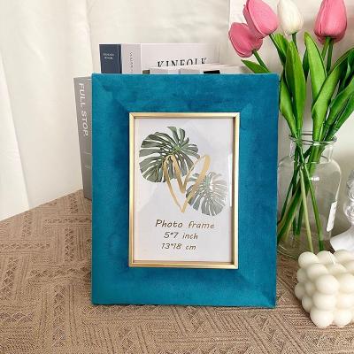 China Retro Souvenir Sublimation Velvet Photo Frame Vintage As Gift MDF Photo Frame 6x8 With Velvet Cover Black Velvet Backing Photo Frame Gift for sale