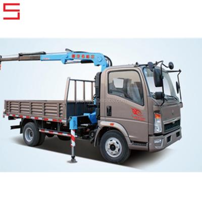 China low price 6 wheels 4x2 Howo 8t mounted small crane light truck 3.2T for sale