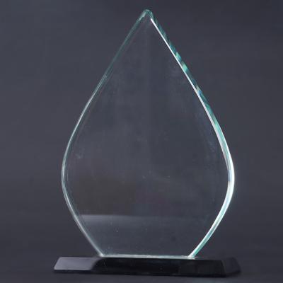 Chine China Custom Souvenirs Gifts, Sports Trophies And Awards Transparent Crystal Drop Shaped Trophies Products à vendre