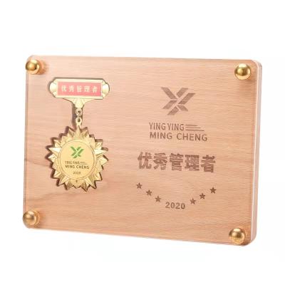 中国 Environmentally Friendly Wholesale Custom Wooden Brand Award Sports Trophy RP Gift Authorized Sale Like Hot Cakes 販売のため