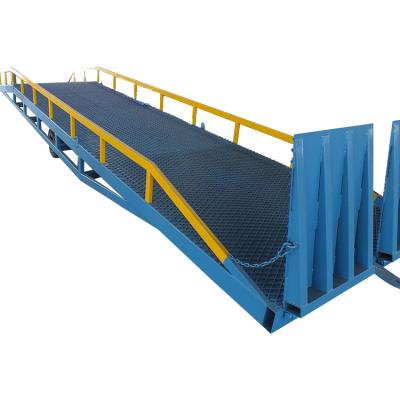 China Hotels Mobile Dock Leveler Lifting Mobile Boarding Bridge Container Loading Ramps for sale