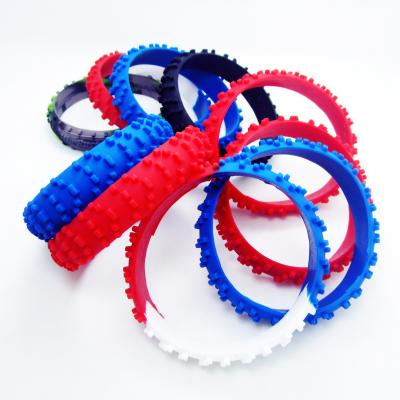 China Durable Tire Wristband Silicone Personalized Tire Silicone Wristband Custom Logo Accept Logo Wristband for sale