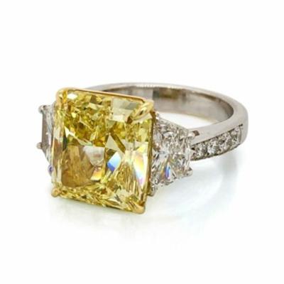 China FASHIONABLE HPHT Lab Elevate 2.5 Carat Fancy Radiant Cut Vivid Yellow Diamond Ring for sale