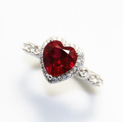 China FASHIONABLE HPHT Lab Grow 2 Carat Fancy Heart Cut Intense Red Diamond Ring For Women for sale