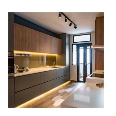 Cina Arredamento da cucina in cartone di melamina di design moderno con combinazione di colori di rivestimento personalizzato in vendita