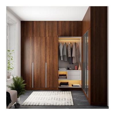 China YALIG Hotel Furniture Contemporary Wooden Sliding Door Wardrobe with Built-in System for sale