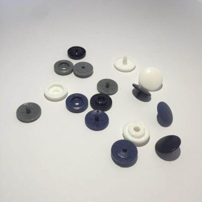 China Wholesale Dry Cleaning Round Children Plastic Garment Combined Snap Button With Plastic Fastener for sale