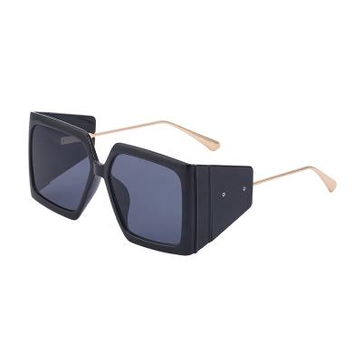 China UV400 sunglasses 2021 new European and American trend large frame glass personality metal sunglasses women's square frame sunglasses for sale