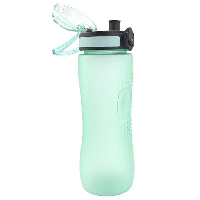 China Hot Sale 20oz 30oz Tritan Water Bottle Viable Plastic Tritan Sports Bottle Leak Proof With Measuring Line for sale