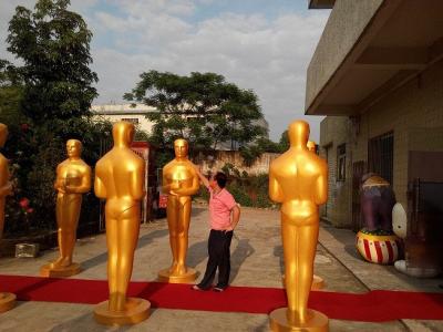 China life size Oscar statue/sculpture for sale with golden color fiberglass as hotel mall door deco for sale