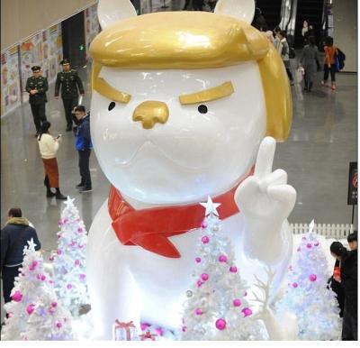 China cartoon Donald trump  statue dog image statue  in  door gate exhibition  fiberglass statue for sale