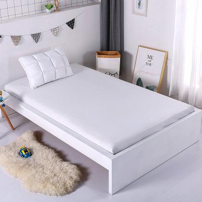 China Breathable Disposable Waterproof Bed Sheet 100% Fluid Proof Mattress Protector for sale