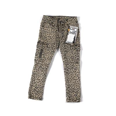 China Wholesale OEM Service Breathable Street Style Fashion Light Leopard Print Zippered Pocket Girls Jeans for sale