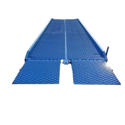 China Hotels Customized Color Manganese Steel Movable Optional Mobile Loading Ramps Dock Ramp for sale