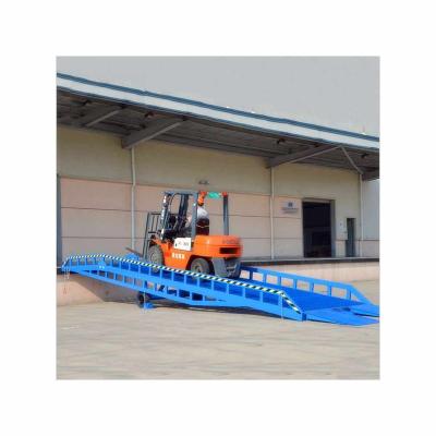 China Hotels Hydraulic Container Warehouse Loading Ramp Elevator Cattle Loading Ramp For Forklift Transport for sale