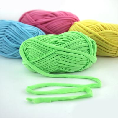 China Anti-pilling T-shirt Yarn Polyester Solid Color Eco-friendly Dye Soft Yarn For Crochet Bag Spaghetti T-shirt Yarn for sale