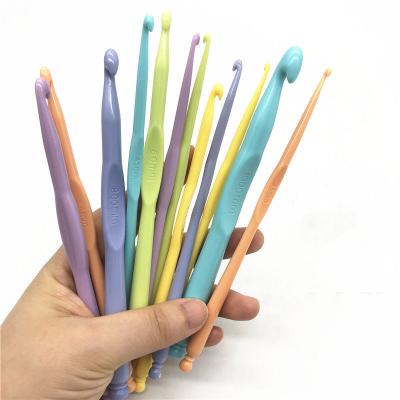 China DIY Craft ABS Plastic Knitting Crochet Hook Color 12pcs Per Set Plastic Knitting Tool Hook Set for sale