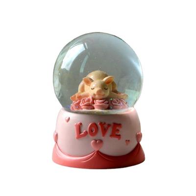 China Z16358A Europe Valentine's Day Gift Love Theme Snow Globe Adorable Sleep Pig With Flowers Resin Crafted Wedding Decor Souvenir for sale