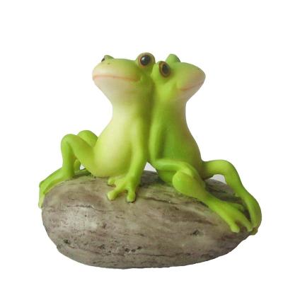 China Z08607A Europe SAT Frogs Two Back On Stone Shape Mini Polyresin Animal Figurine Birthday Gift for sale