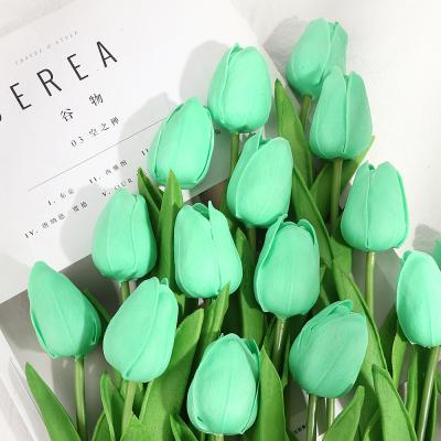 China Realistic Bulk Colors Of Artificial Tulip Flowers Variety For Decoration for sale