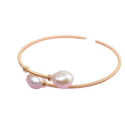 China CLASSIC Baroque Natural Retro Shaped Pearl Bracelet For Women Simple Luxurious Adjustable Opening for sale