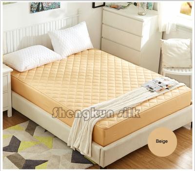 China Anti-bacteria China Hotel Microfiber Mattress Home Topper Cotton Fabric / Mulberry Silk / Bamboo Filling Customized for sale