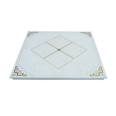 China Aufgeschlossene Aluminiumdeckenplatten 600x600 Schalldichte Deckenfliesen zu verkaufen