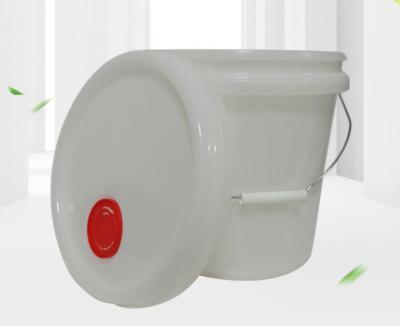 Cina PP/HDPE Material Chemical Bucket With Lid And Thermal Transfer Printing in vendita