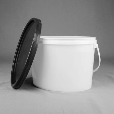 China Cubo plástico plástico oval libre resistente del cubo 5L de BPA con la tapa en venta