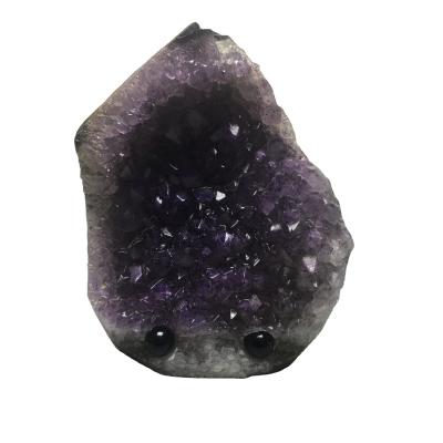 China Wholesale and Retail High Quality Hedgehog Health Care Institutes Uruguay Amethyst Geode for Decorations for sale