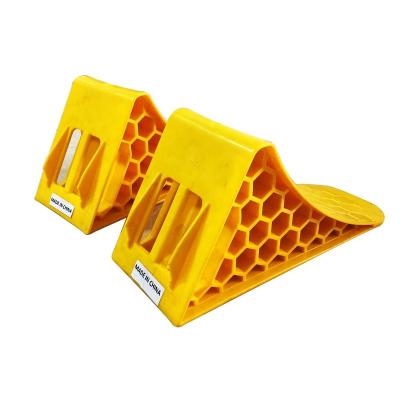 China Hot Sale Plastic Tire Stopper Factory Road Construction Equipment Truck Wheel Chock Plastic Stabilizer Block for sale