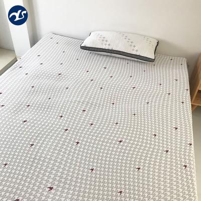 China Houndstooth Pattern Waterproof Mattress Cover With Zipper King Size Bedspread Lightweight Luxury Mattress Cover Diamonds for sale