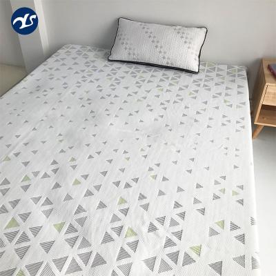 China Waterproof Geometric Pattern Square Mattress Cover With Zipper King Size Bedspread Lightweight Luxury Mattress Cover Diamonds for sale