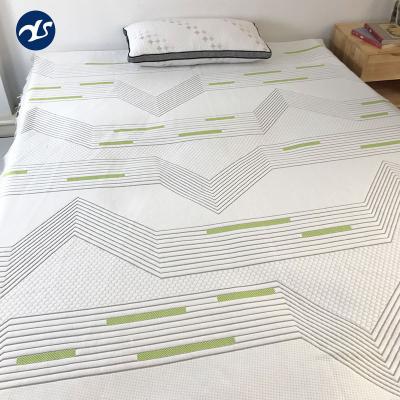 China Green Line Design Pattern Waterproof Mattress Cover With Zipper Bedspread Large Light Luxury Mattress Cover for sale