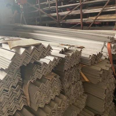 Cina Acciaio inossidabile 304 Bar angolare laminato a caldo 1.4301 SUS304 TP304 SS Angolo ferro 30*30*3mm in vendita