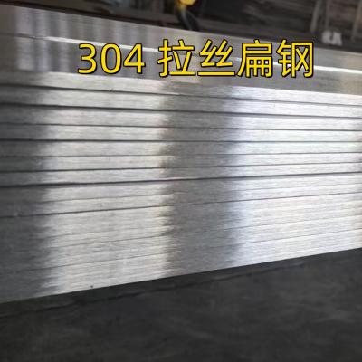 China Barras planas de aço inoxidável 304 SS304 SUS 304 40*4*6000mm com superfície de linha de ouvido à venda