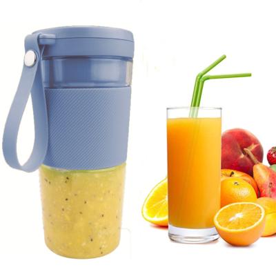 China Popular 2022 Blades Blender Mini Electric Portable Rechargeable Travel Multifunctional Portable High Quality Fruit Squeezer Popular USB Juicer for sale