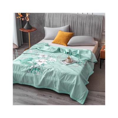 China Economic Anti Dust Mite Custom Design Summer Dormitory Hospital Hotel Family Use Washable Summer Latex Slim Comforter for sale