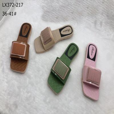 China New fashion trend summer style ladies metal buckle sandals flat bottom hot ladies slippers in stock for sale