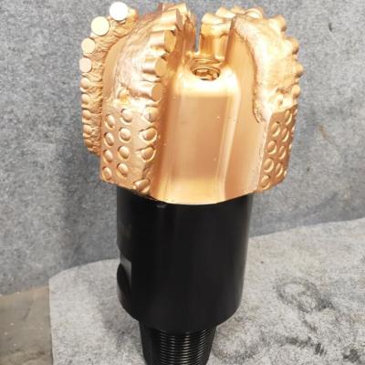 中国 oil and gas well drilling PDC drill bit, high quality steel body PDC bit 販売のため