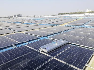 Cina Pulitore solare telecomandato robot di pulizia solare automatica di serie B12 con la macchina di pulizia solare della batteria in vendita