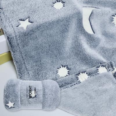 China Hot Selling Anti-static Plush Polyester Fleece Throw Blanket Comfortable Glow in the Dark Throw Baby Blanket Gift for Kids Girls Boys for sale