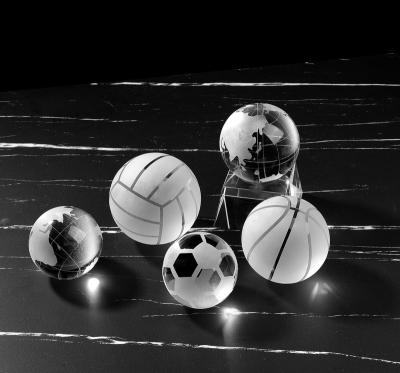 China High Quality Europe Crystal Glass Ball Globe Shape Football Style Basketball Style Crystal Ball for sale