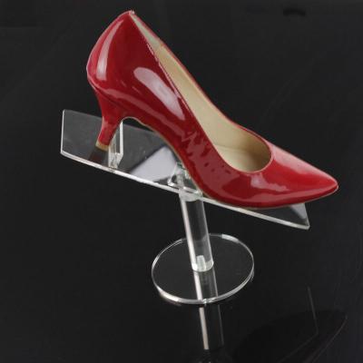 China Eco-friendly Clear Acrylic Shoe Shop High Heel Shoe Display Desktop Rack With Base for sale