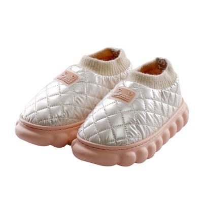 China 2022 Fashion Trend High Quality Winter EVA Sole Fashion Soft Thick Warm Bottom Bubble Home Slippers For Women for sale