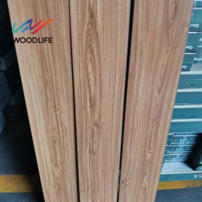 China Traditional Indoor Uniclick Scratch Resistant Waterproof Laminate Flooring for sale