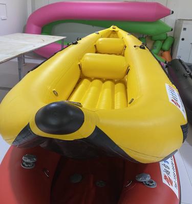 China 0.9mm PVC Single Seat Kayak Paddle Boat Inflatable Portable Drop Stitch Lightweight Kayak For Sale for sale